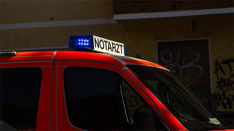 Notärzte untersuchten die Jugendlichen (Symbolbild)