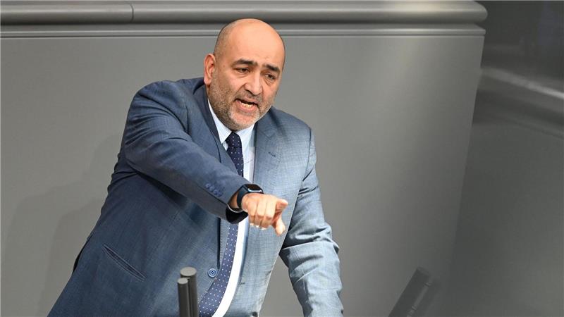 Nouripour kritisiert die FIFA scharf.