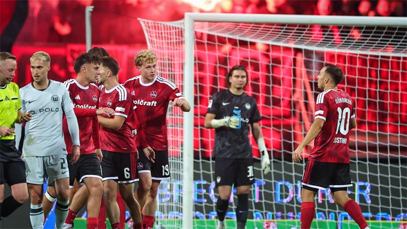 Topspiel-Spektakel: Nürnberg und Wolfsburg spielen 4:4 Nürnberg legte eine starke Aufholjagd hin.