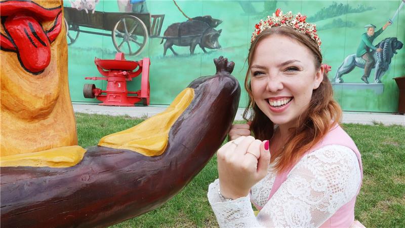 Bilder des Tages Nürnberger Bratwurstkönigin auf dem Thüringer Bratwurstgipfel in Mühlhausen