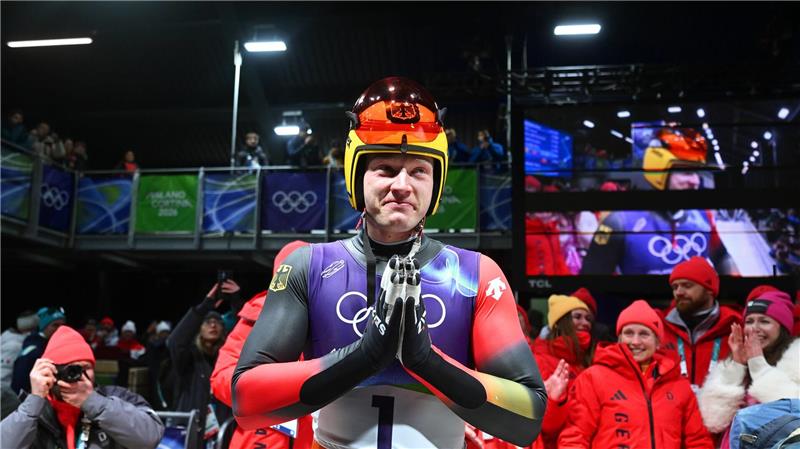 Hund im Ziel, Curling-Zoff, Sex-Alarm: So kurios war Olympia Nummer ist jetzt gespeichert, Ehrenwort: Rodel-Olympiasieger Max Langenhan drückte am Telefon aus Versehen Kanzler Friedrich Merz weg.