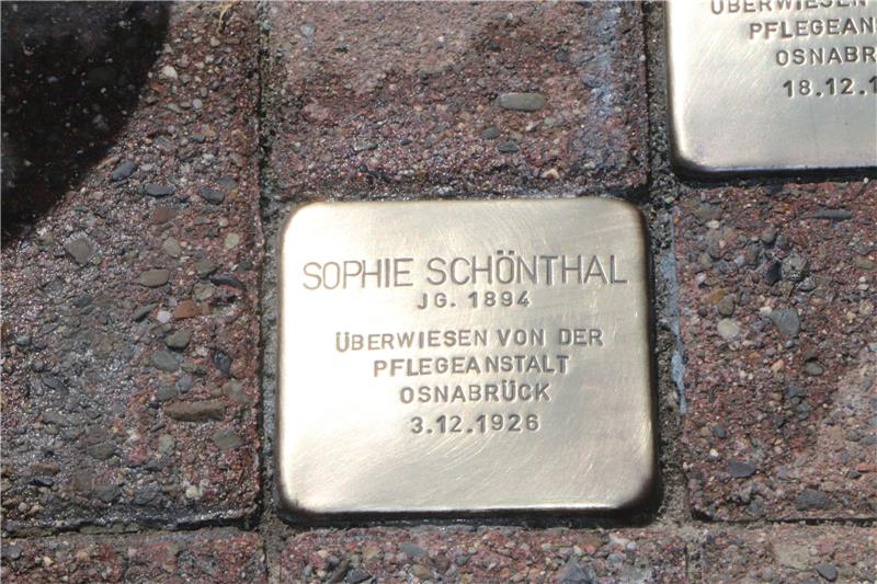 Stolpersteine: Jugendliche polieren die Erinnerung auf Nun ist die Erinnerung aufpoliert.