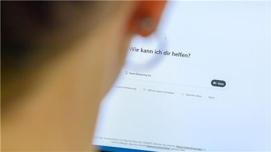 Nur 27 Prozent der Befragten aus Deutschland prüfen KI-generierte Texte, Bilder oder Übersetzungen. (Symbolbild)