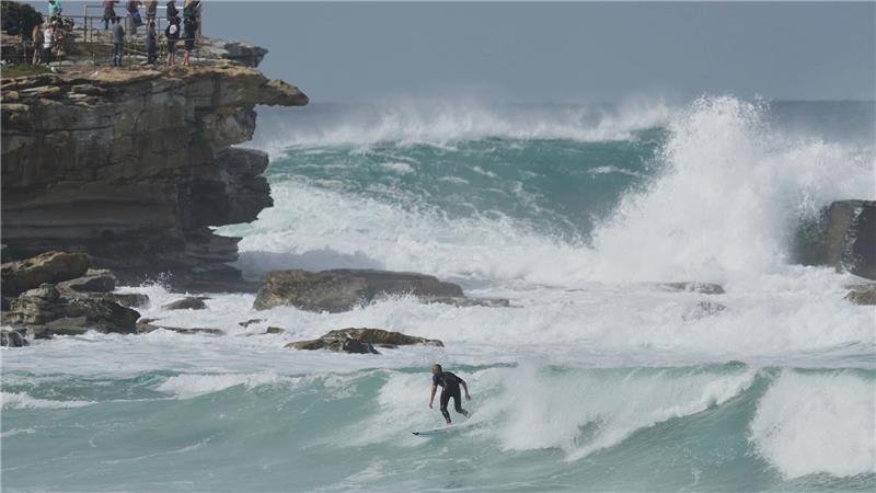 Nur Surfer freuten sich über den ungewöhnlichen Wellengang.