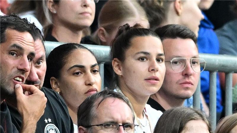 Hängepartie vorbei: DFB-Team fährt ohne Lena Oberdorf zur EM Nur Zuschauerin: Lena Oberdorf.