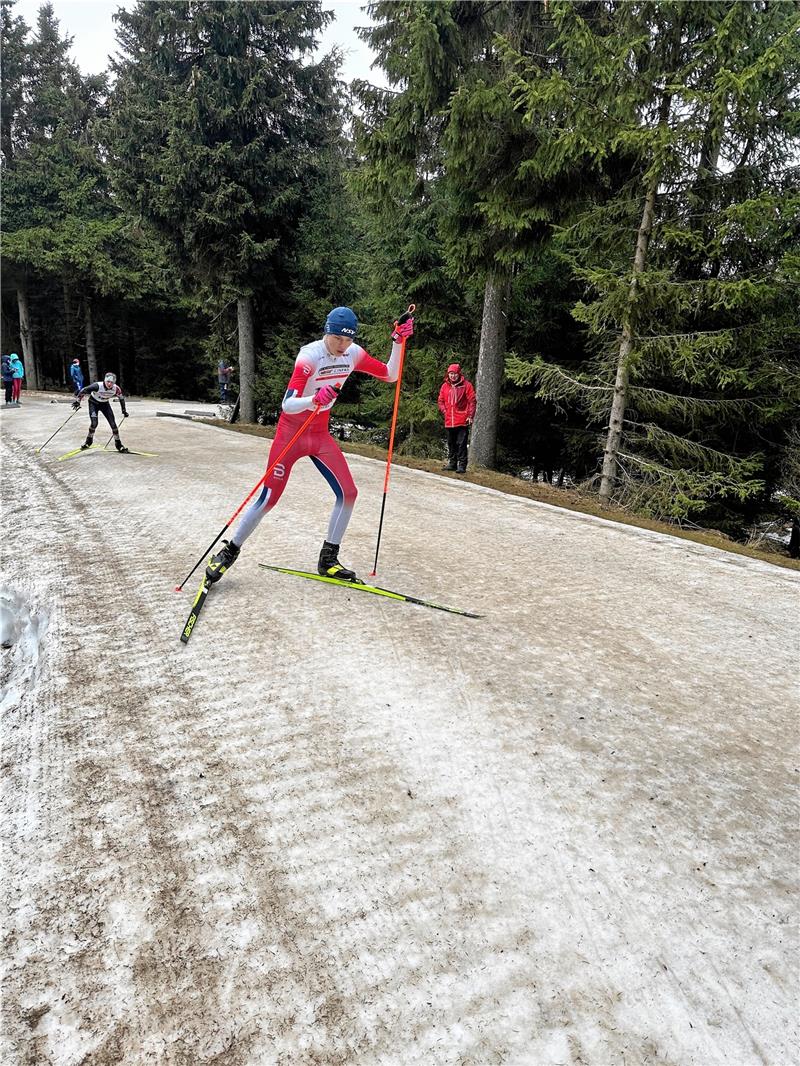 Nur der Hauch von Schnee: Auch Jannes Nothdurft vom SC Buntenbock hat beim Finale des deutschen Schülercups in Oberwiesenthal mit extremen Bedingungen zu kämpfen. Foto: Privat