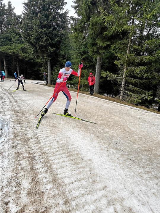 Nur der Hauch von Schnee: Auch Jannes Nothdurft vom SC Buntenbock hat beim Finale des deutschen Schülercups in Oberwiesenthal mit extremen Bedingungen zu kämpfen. Foto: Privat