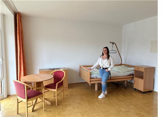 Nur ein Tag ist dieses Zimmer leer, dann zieht schon ein neuer Bewohner ein. Über mangelnde Resonanz kann das Senioren- und Pflegeheim „Unter den Buchen“ derzeit nicht klagen, wie Einrichtungsleiterin Samantha Kalweit betont. Foto: Eggers
