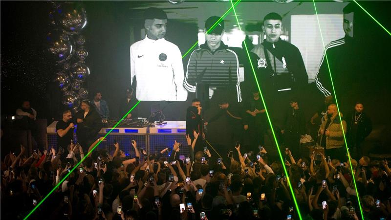 „Bin clean“: Rapper Haftbefehl gibt erstes Konzert seit Doku Nur eine halbe Stunde dauerte das Konzert.