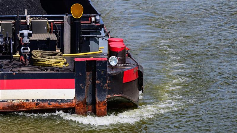 Technik gegen Personalmangel: Schiff fährt ferngesteuert Nur eine unscheinbare graue Kamera am Bug: Von außen sieht man erst auf den zweiten Blick, dass das Schiff ferngesteuert wird.