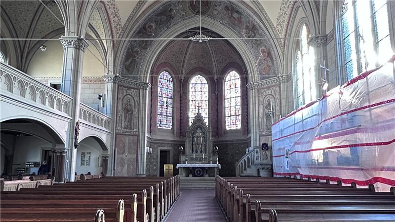 Wann ist die Quensen-Malerei in Bad Harzburgs Lutherkirche fertig? Nur noch die Südwand ist eingerüstet.