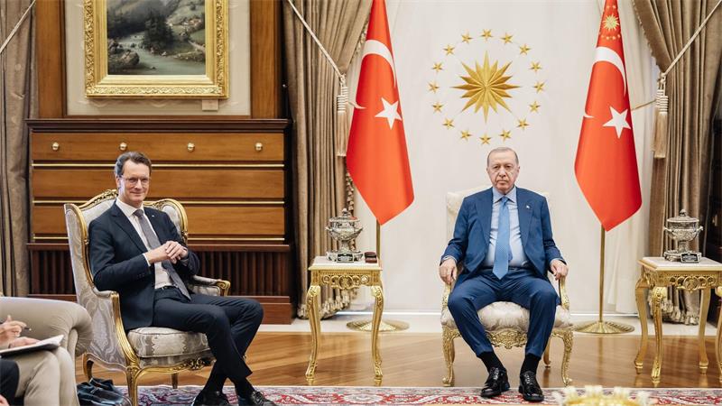 Nur wenige Stunden nach seiner Ankunft in Ankara wird Wüst von Erdogan im Präsidentenpalast empfangen. (Archivbild)