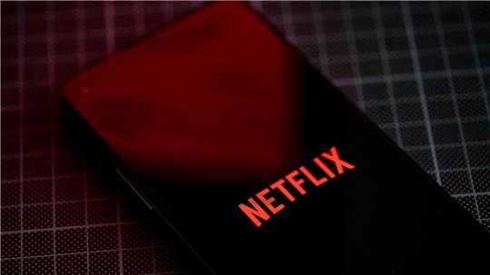 Nutzer der Netflix-App werden Clips im Hochformat zu sehen bekommen. (Archivbild)