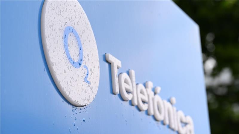 O2-Logo am Düsseldorfer Standort des Telekommunikationsanbieters - dort war bis 2014 die E-Plus-Zentrale.