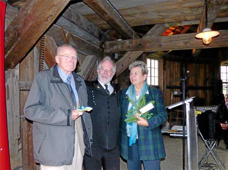 OGMV-Vorsitzender Thomas Gundermann (Mitte) verabschiedet auch Schatzmeister „Hajo“ Zühlke und Mitarbeiterin Karin Hahn. Fotos: Ebeling