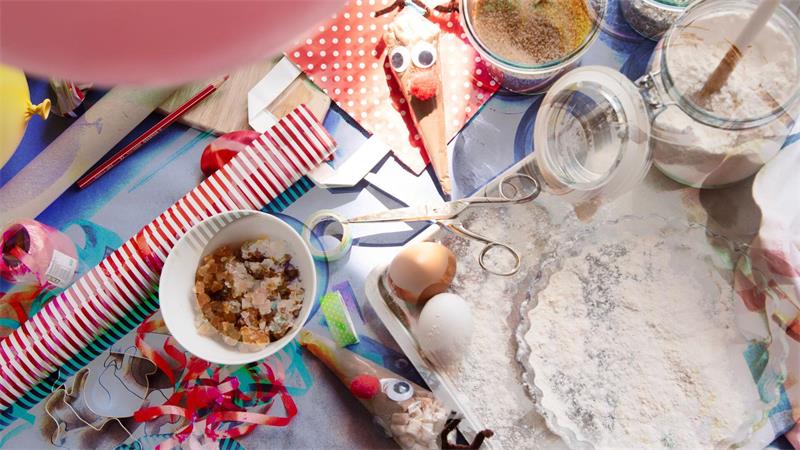 Unsichtbare Arbeit: So teilen Sie den Mental Load fair auf Ob Geschenk oder Kuchen: Auch schöne Dinge brauchen Planung.