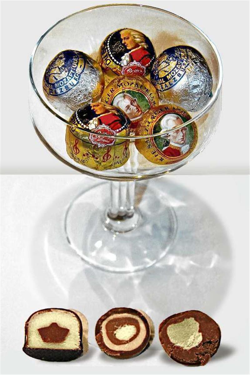 Ob Gold oder Silber, es ist letztlich Geschmacksache, ob man die Kugeln von (v.li.) Reber, Mirabell oder Fürst bevorzugt oder eine der vielen anderen Anbieter.  Foto: Horn