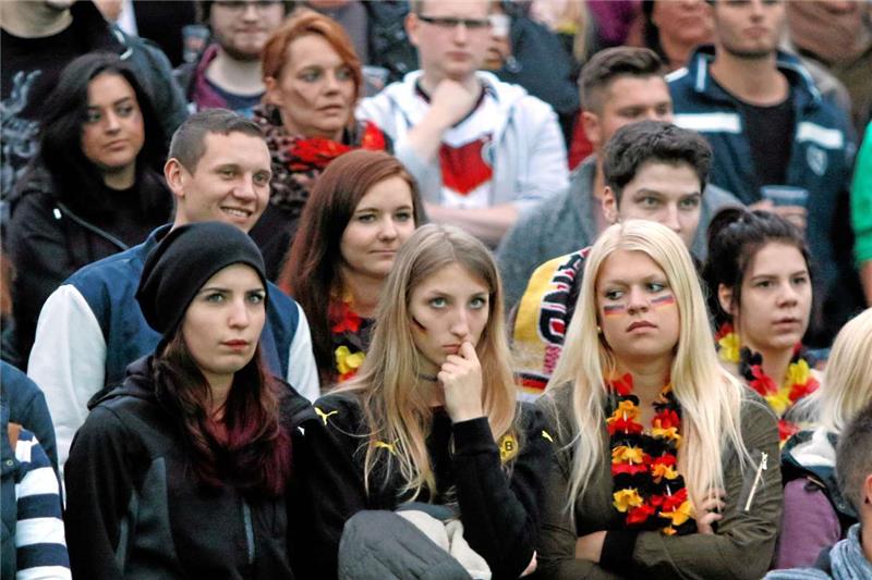 Ob das bis zum Ende gut geht? Zwischenzeitlich werden bei den Fans der deutschen Elf deutliche Zweifel sichtbar.