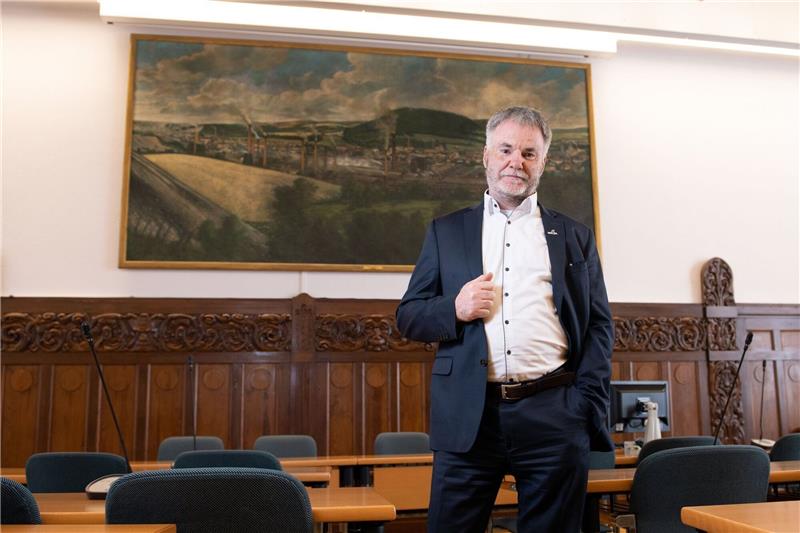 Empörung über AfD-Rede am Gedenktag für Holocaust-Opfer «Ob es nun allen passt oder nicht: Die AfD-Fraktion sitzt demokratisch gewählt im Stadtrat». Freitals Oberbürgermeister Uwe Rumberg versteht die Aufregung nicht.