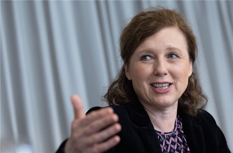Bystron-Affäre: Jourova vermutet „Spitze des Eisbergs” «Ob es sich um Korruption handelt, müssen selbstverständlich die Ermittler und Richter entscheiden», sagt die Vizepräsidentin der Europäischen Kommission, Vera Jourova, zur russischen Einflussoperation.