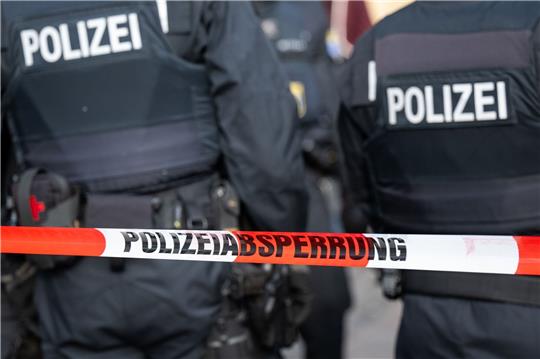 Ob sich die drei Männer kannten, dazu konnte die Polizei zunächst noch nichts sagen (Symbolfoto).
