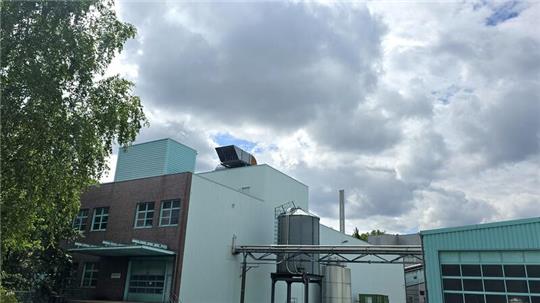 Ob sich die dunklen Wolken über dem Grauhof-Brunnen bald auflösen? Die GZ hat konkrete Informationen darüber, dass Edeka auf dem Gelände in die Produktion der Eigenmarke „Gut und Günstig“ einsteigen will.