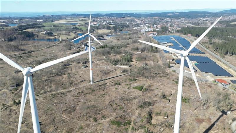Mithilfe von Künstlicher Intelligenz bei Werk Tanne hinzugefügte Windräder.