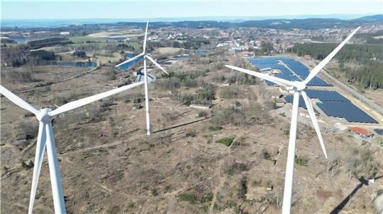 Mithilfe von Künstlicher Intelligenz bei Werk Tanne hinzugefügte Windräder.