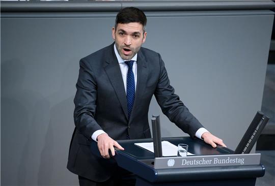 «Ob wir es wollen oder nicht - dieses Thema spielt eine riesige Rolle überall im Land. Wir brauchen diese Entlastung des deutschen Asylsystems», sagt FDP-Innenpolitiker Konstantin Kuhle über die Einstufung von Georgien und Moldau als sichere Herkunftsländer.
