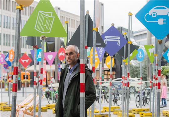 Oberbürgermeister Belit Onay hält eine autofreie Innenstadt in Hannover bis 2030 für möglich, Erste Schritte auf dem Weg dorthin seien eingeleitet. Die Debatte nehme in Deutschland Fahrt auf, sagt der Grünen-Politiker, der gebürtig aus Goslar kommt. Foto: dpa