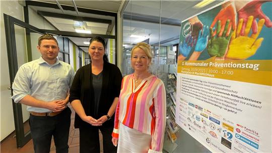 Oberbürgermeisterin Urte Schwerdtner, Sandy Hammerl und Christian Warzecha werben für den ersten kommunalen Präventionstag in Goslar.