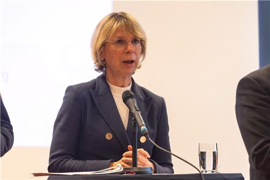 Oberstaatsanwältin Iris Janke informierte über Einzelheiten nach den tödlichen Schüssen auf einen Schüler in Offenburg.
