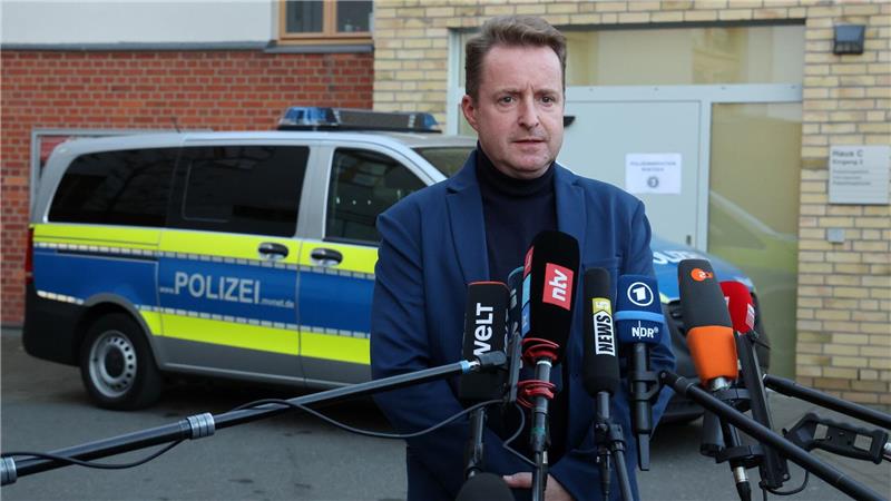 Oberstaatsanwalt Harald Nowack gibt in Rostrock bekannt, worauf viele wochenlang gewartet haben: Im Fakk des achtjährigen Fabian ist ein Haftbefehl ergangen.