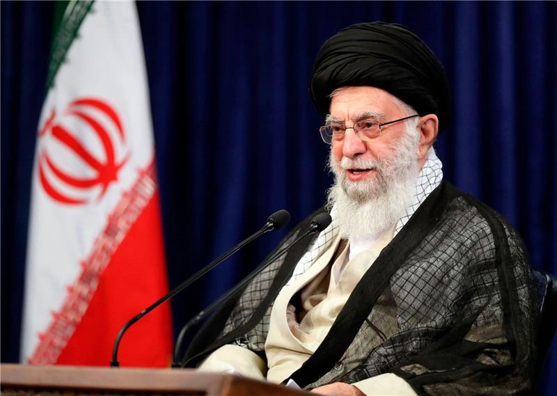 Chamenei: Locker sitzende Kopftücher nicht gegen Religion Oberster Führer und geistliches Oberhaupt des Iran: Ajatollah Ali Chamenei.