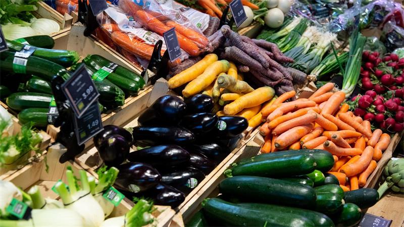 Obst, Gemüse, Lebensmittel jeglicher Art erhält die Tafel unter anderem aus Supermärkten und gibt es weiter an Bedürftige. 30 Jahre lang heißt es schon für die Ehrenamtlichen: Lebensmittel retten, Hoffnung schenken, Gemeinschaft leben.