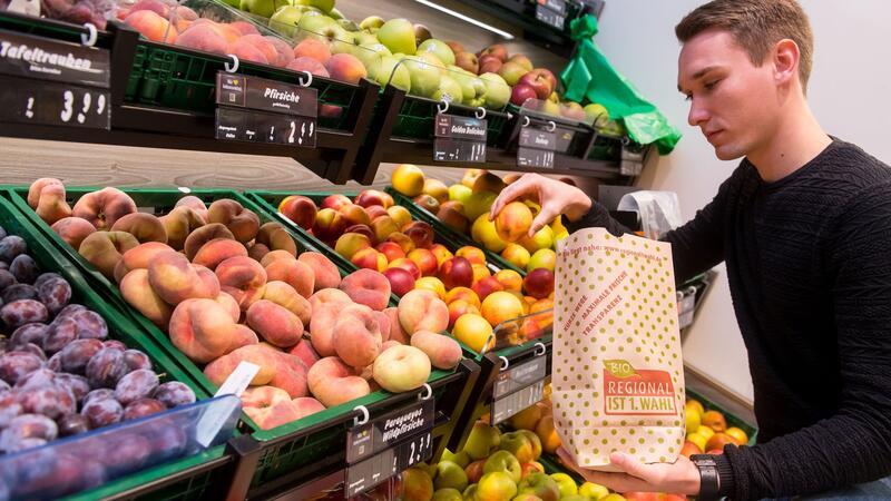So nützlich ist eine vegetarische Ernährung Obst und Gemüse aus der Region kaufen vermeidet lange Transportwege.