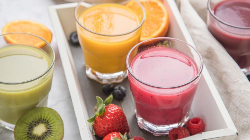 3 Diäten mit Ernährungsplan im Experten-Check Obst- und Gemüsesäfte sollen beim Entgiften unterstützen.