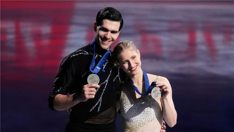Obwohl Gold zum Greifen nah war, freuten sich Nikita Wolodin (l) und Minerva Hase auch über Silber.
