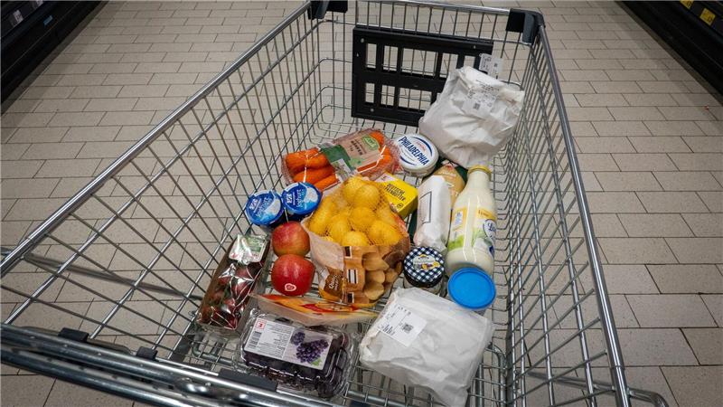 Obwohl die Inflationsrate zuletzt moderater ausfiel, ist die allgemeine Preisentwicklung eine der größten Sorgen der Menschen.