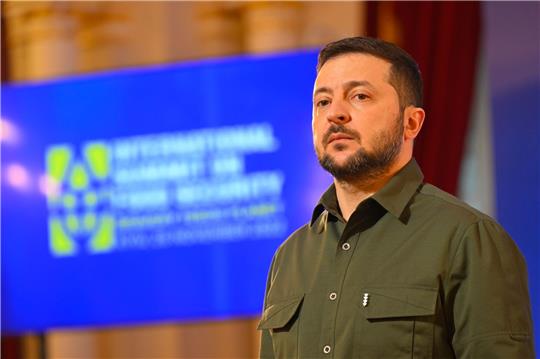 Obwohl er mit weiteren Angriffen auf die Energie-Infrastruktur rechnet, verspricht Selenskyj: Nach jeder Attacke werde das Stromnetz so gut wie möglich wieder hergestellt.