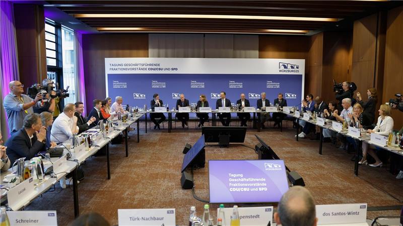 Öffentlich unklar bleibt nach der Klausur, wie bei der Nachbesetzung von Richterstellen am Bundesverfassungsgericht ein neuer Koalitionsstreit ausgeschlossen werden kann.