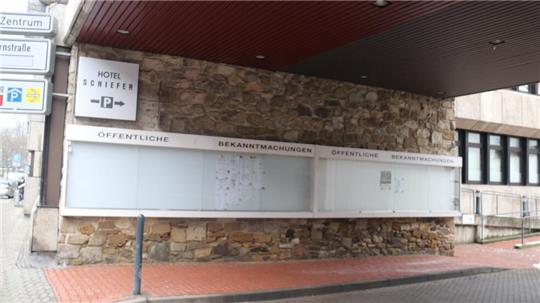 Öffentliche Bekanntmachungen der Stadt hängen im Aushangkasten an der Charley-Jacob-Straße in Goslar. Nun wünschen sich die Hahnenkleer einen eigenen Kasten.