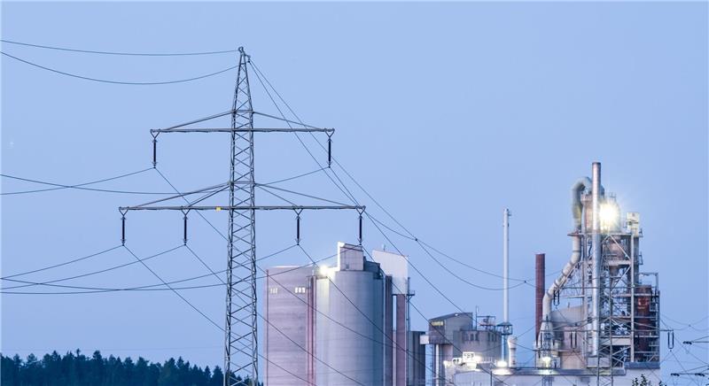 Industriestrompreis: SPD will Einigung im Oktober Ökonomen sehen die geplanten Maßnahmen zur Senkung der Industriestrompreise der SPD kritisch.