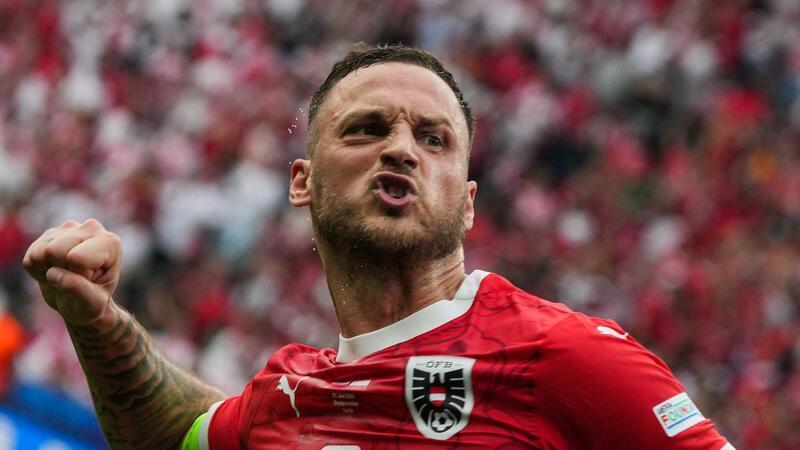 EM-Knockout für Polen trotz Lewandowski-Rückkehr Österreichs Marko Arnautovic feiert sein Tor zum 3:1.