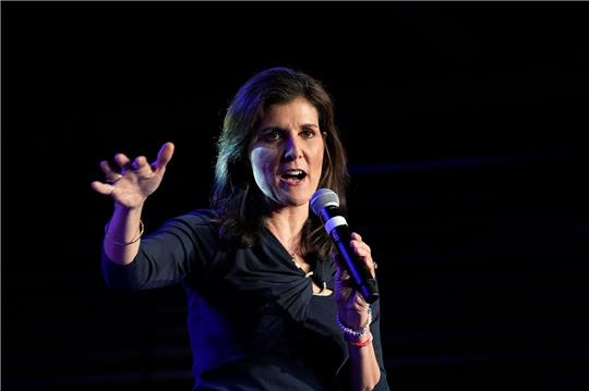 Offen ist, wie lange Haley noch im Rennen bleiben wird, da ihr faktisch keine Chancen mehr eingeräumt werden, Trump zu schlagen.