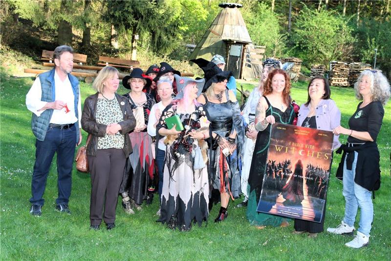 Offizielle Begrüßung der amerikanischen und polnischen Hexen an der Schäderbaude.