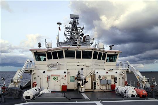 Offshore-Schiff Turva des finnischen Grenzschutzes auf Patrouille auf der Ostsee in der Nähe der Stelle zu sehen, an der die beschädigte Balticconnector-Gaspipeline im Finnischen Meerbusen geortet wurde.