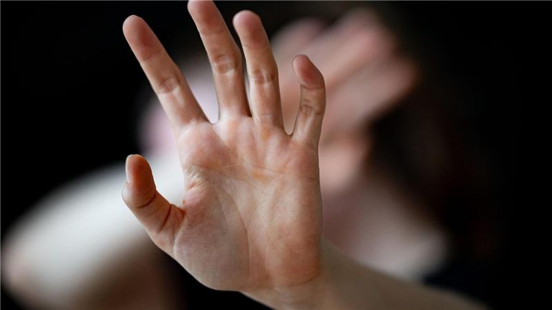 Oft handelt es sich bei den Tätern um Lebenspartner oder Familienmitglieder. (Archivbilder)