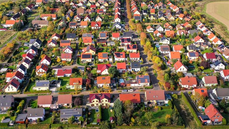 Den Einkommen enteilt: Immobilienpreise dürften 2026 steigen Ohne Erbe können sich viele Menschen kaum noch eine Immobilie leisten