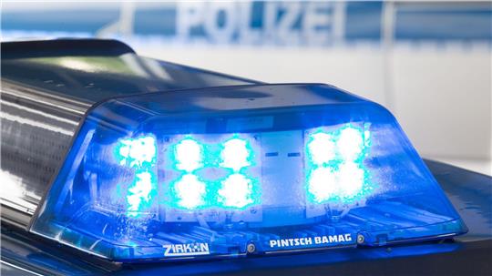 Ohne Führerschein im Auto unterwegs - eine Polizeistreife hatte bei der Kontrolle eines Mannes in Fürstenau den richtigen Riecher. (Symbolbild) 